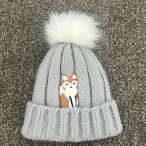 Grey hat with with fox print, size M.